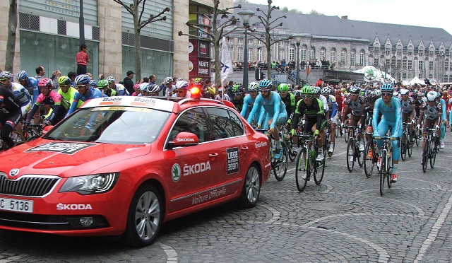 The peloton sets off from Liege
