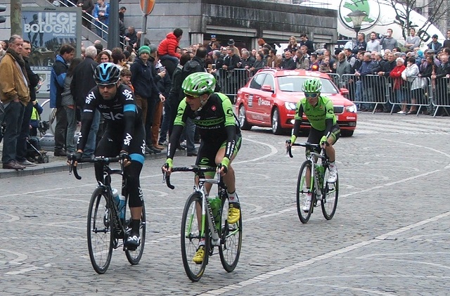 Irish riders Philip Deignan and Dan Martin chat as the race sets off